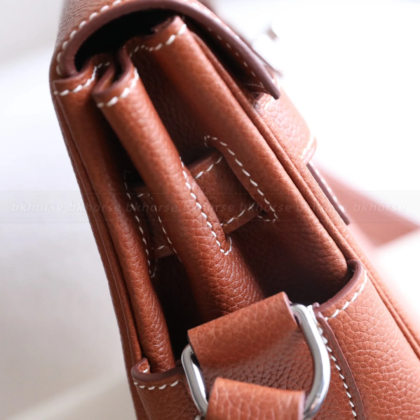 Kelly Messenger PM Gold Faubourg Barenia Silver Hardware, série Kelly, cor Gold, couro Kelly Messenger Pm Gold Faubourg Barenia Silver Hardware Gold P