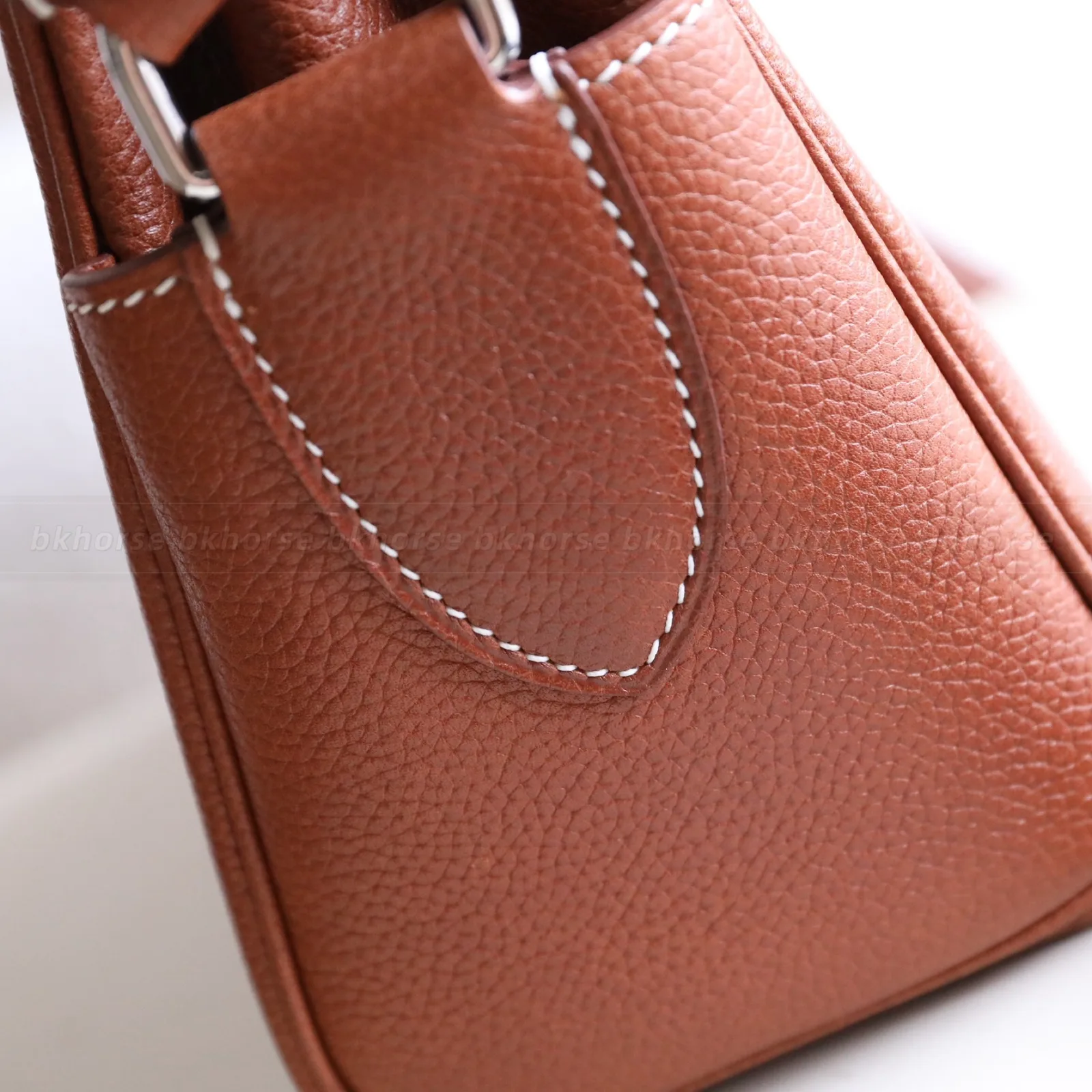 Kelly Messenger PM Gold Faubourg Barenia Silver Hardware, série Kelly, cor Gold, couro Kelly Messenger Pm Gold Faubourg Barenia Silver Hardware Gold P