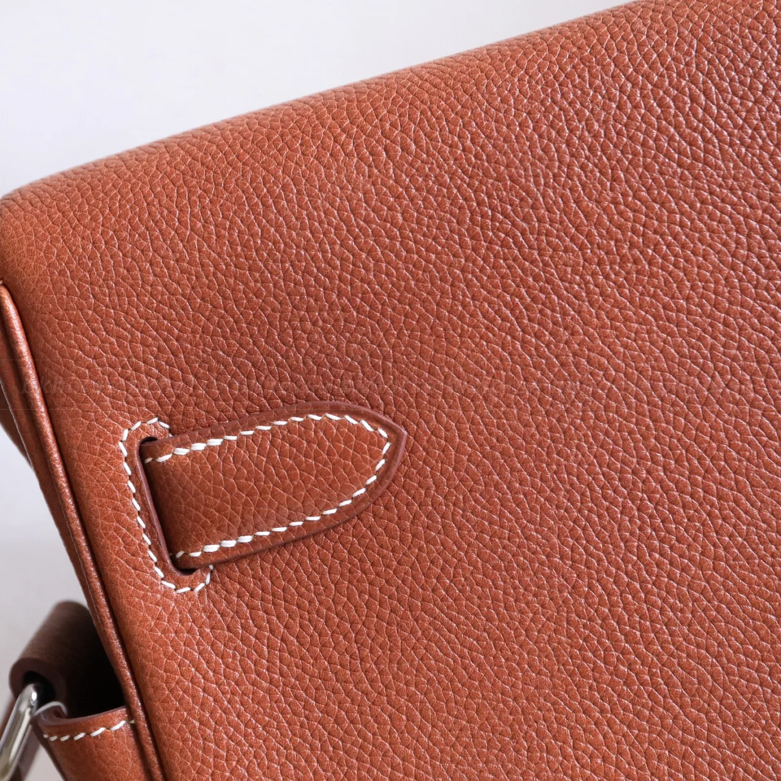 Kelly Messenger PM Gold Faubourg Barenia Silver Hardware, série Kelly, cor Gold, couro Kelly Messenger Pm Gold Faubourg Barenia Silver Hardware Gold P