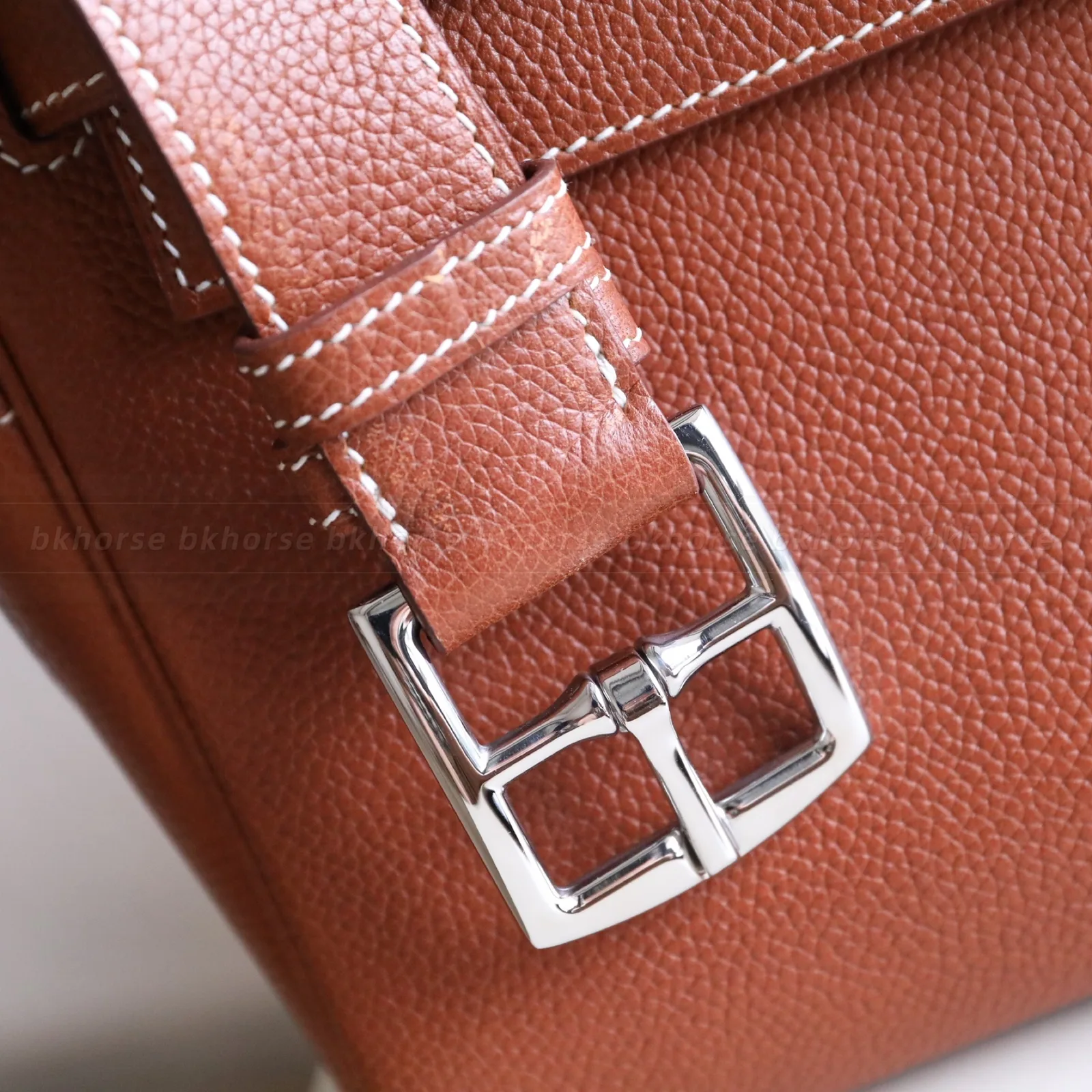 Kelly Messenger PM Gold Faubourg Barenia Silver Hardware, série Kelly, cor Gold, couro Kelly Messenger Pm Gold Faubourg Barenia Silver Hardware Gold P