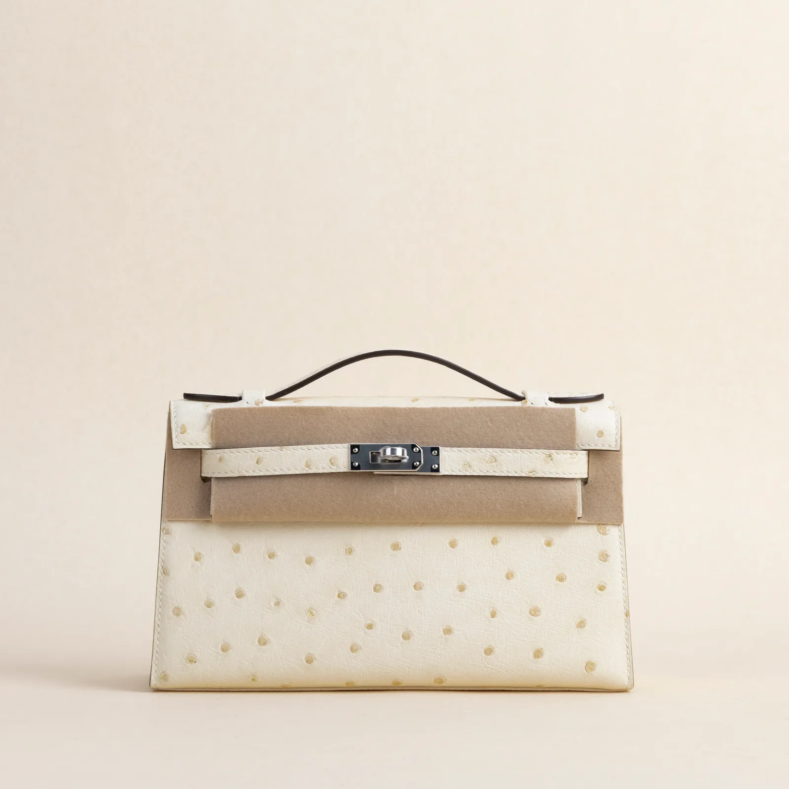 Kelly pochette Ostrich i2 Nata PHW, Kelly series, pochette Ostrich i2 Nata colorway, Box leather, Silver hardware, Kelly pochette Ostrich i2 Nata PHW