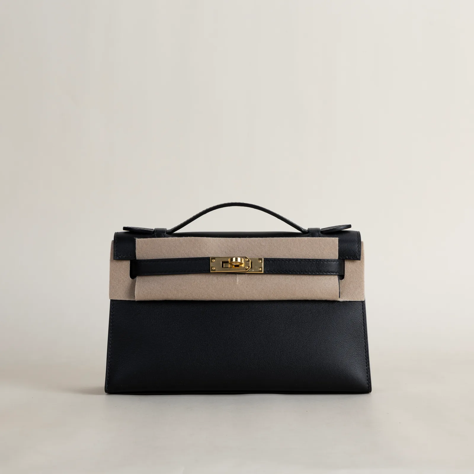 Kelly pochette Swift 89 Noir GHW, Kelly series, pochette 89 Noir colorway, Swift leather, Gold hardware, Kelly pochette Swift 89 Noir GHW Kelly Model