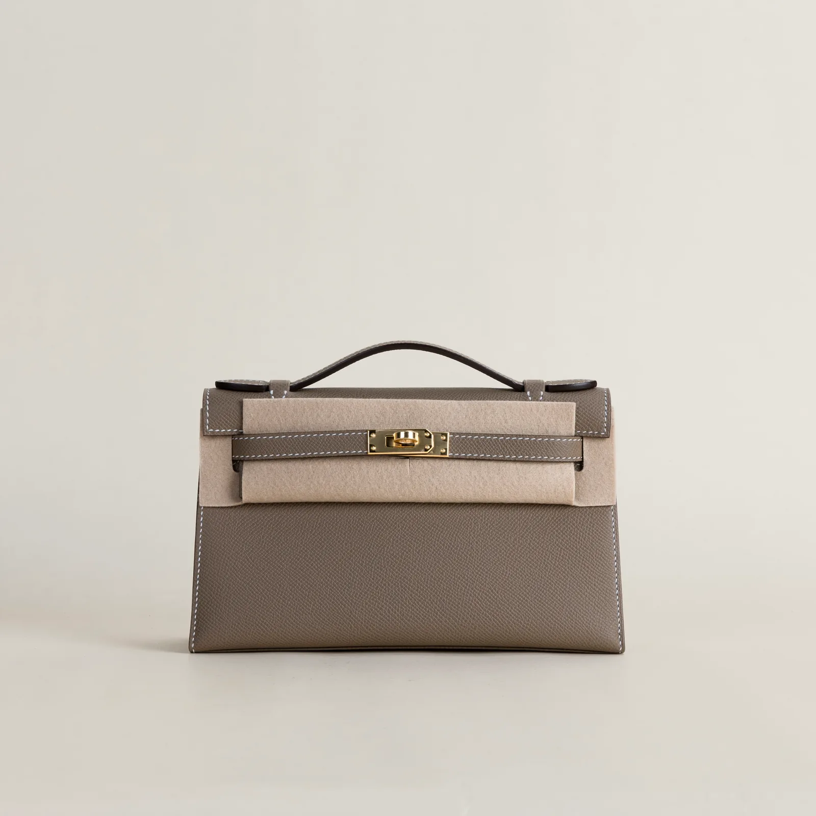 Kelly pochette Epsom CC18 Etoupe GHW, Kelly series, pochette CC18 Etoupe colorway, Epsom leather, Gold hardware, Kelly pochette Epsom CC18 Etoupe GHW