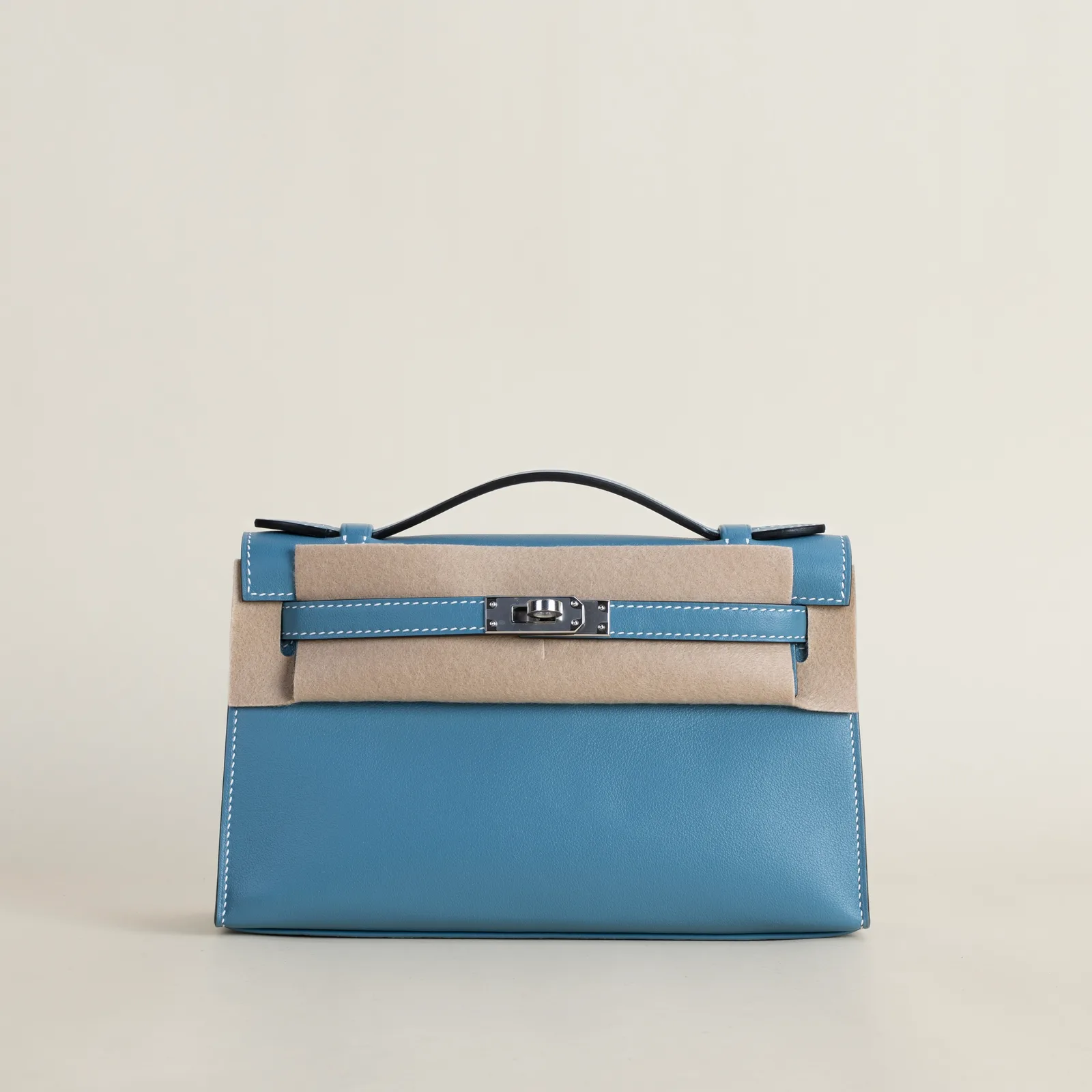 Kelly pochette Swift 75 Blue Jean PHW, Kelly series, pochette 75 Blue Jean colorway, Swift leather, Silver hardware, Kelly pochette Swift 75 Blue Jean