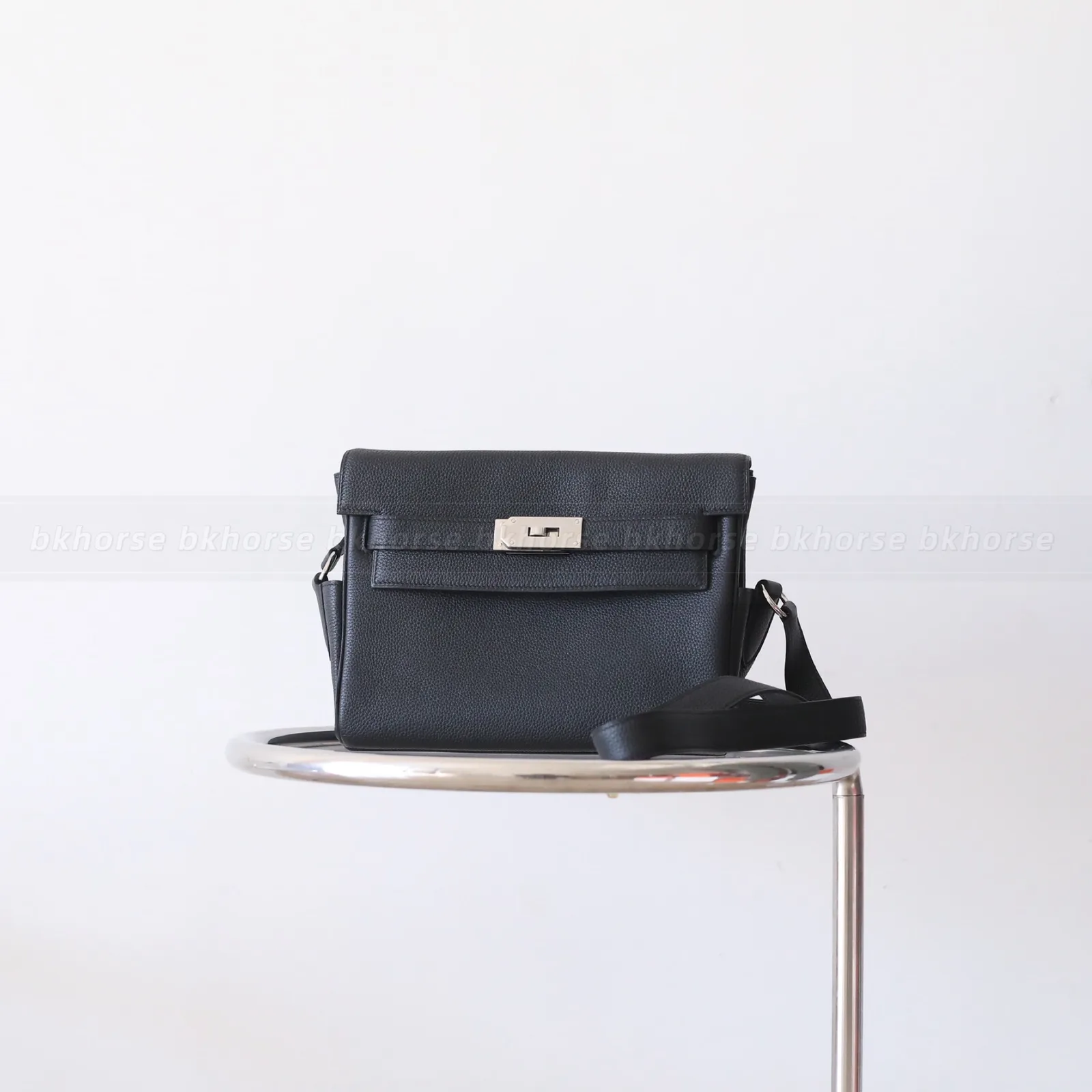 Kelly Messenger PM Black Togo Silver Hardware | Kelly series | hero image Kelly Messenger PM Black Togo Silver Hardware, Kelly series, Noir colorway, Togo leather, phw hardware, hero image