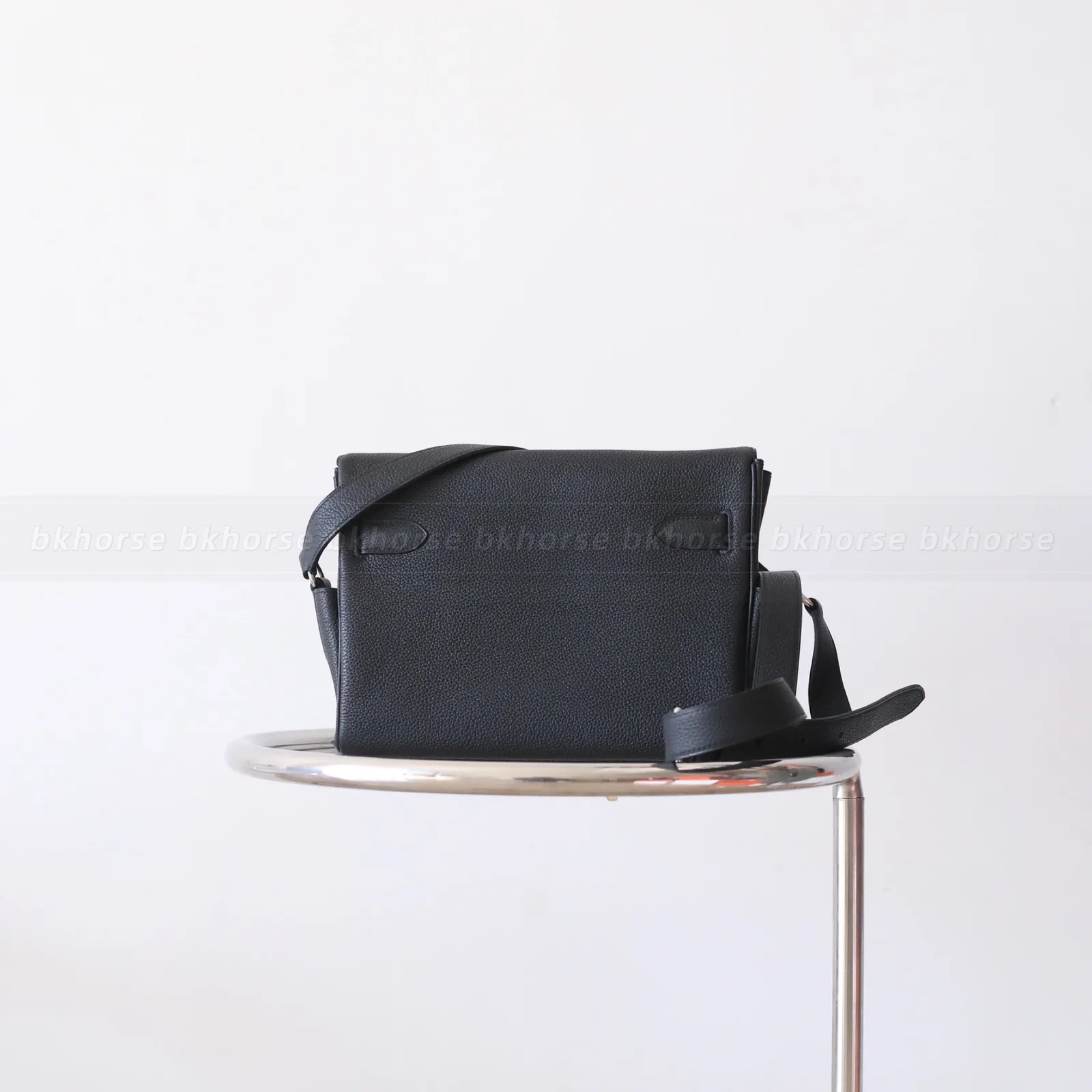 Kelly Messenger PM Black Togo Silver Hardware, série Kelly, cor Noir, couro Togo, ferragens phw, detalhe 2