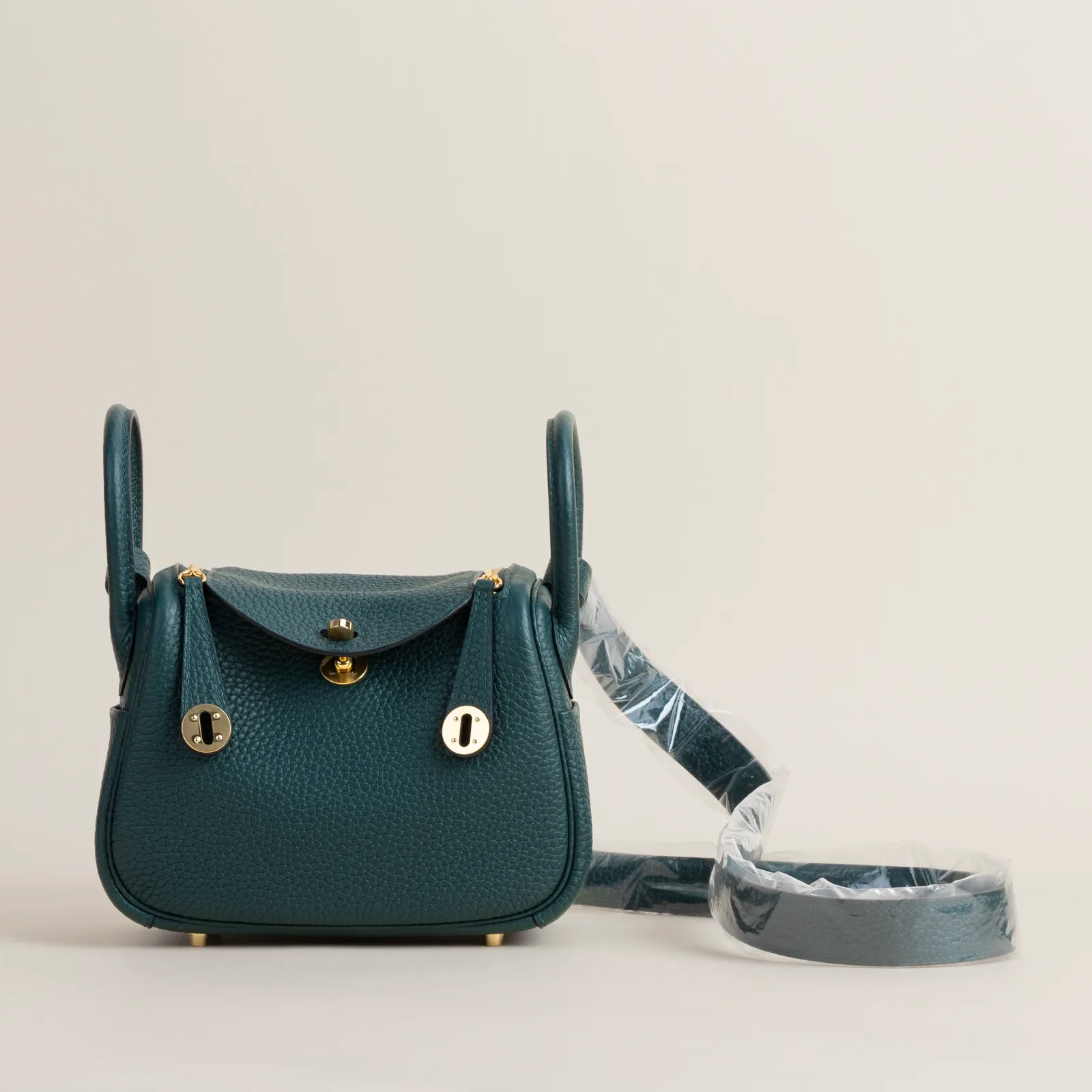 Mini Lindy Clemence leather 6O Vert Cypres GHW, Lindy series, Mini leather 6O Vert Cypres colorway, Clemence leather, Gold hardware, Mini Lindy Clemen