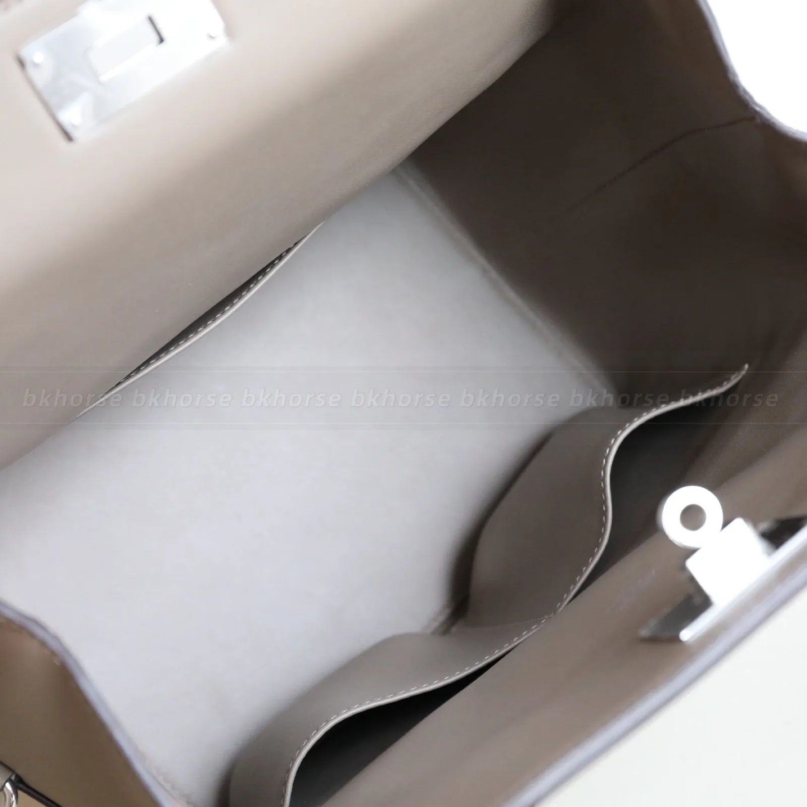 Toolbox 20 Gris Asphalt Swift Silver Hardware, Other series, Gris colorway, Swift leather, phw hardware, detail view 10