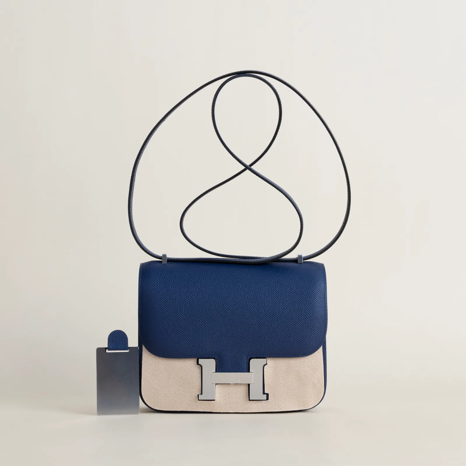 Constance 18CM Epsom 73 Bleu sapphire PHW, Constance series, 73 Bleu sapphire colorway, Epsom leather, Silver hardware, 18CM size, hero image
