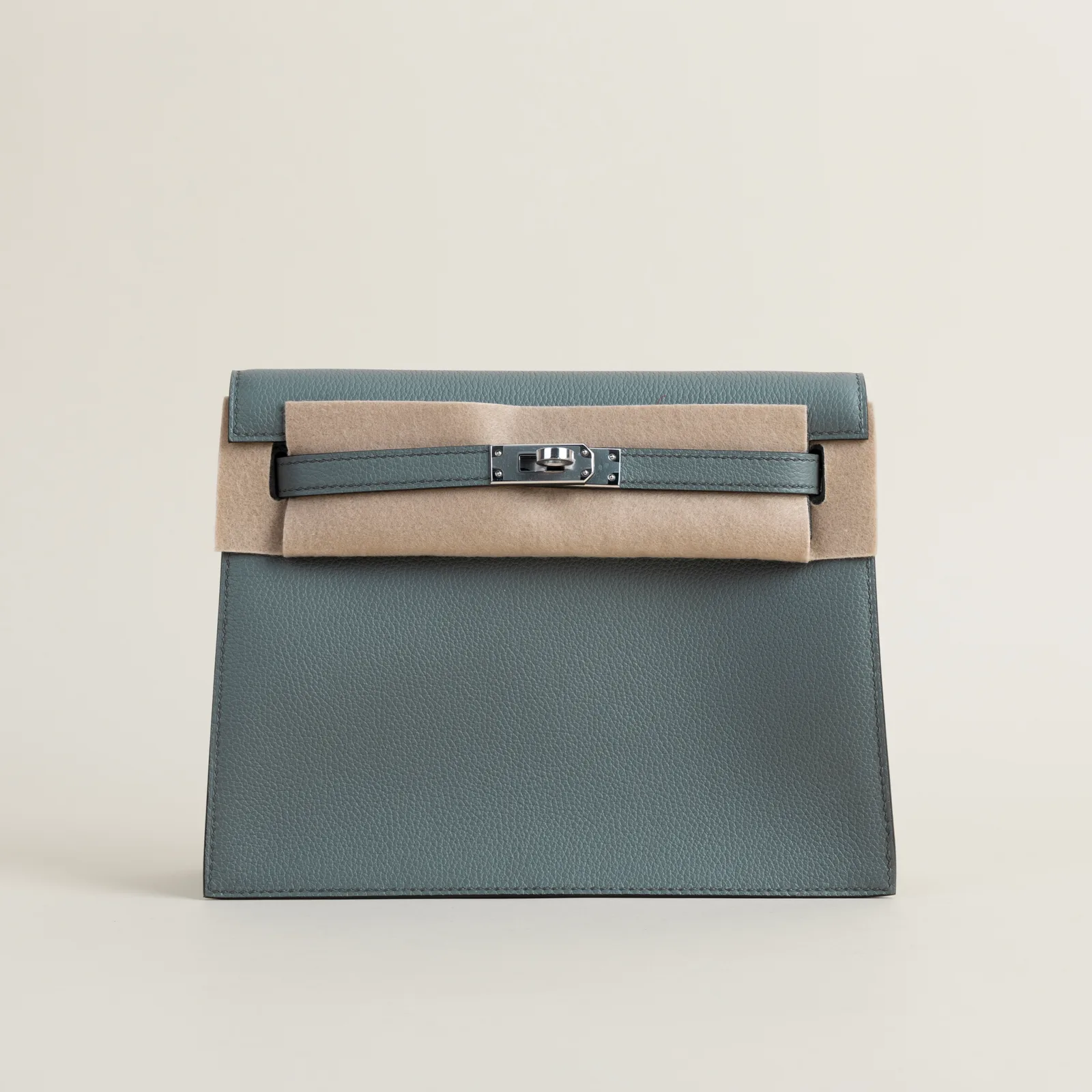 Kelly Danse Evercolor 63 Vert amande PHW, Kelly series, Danse 63 Vert amande colorway, Evercolor leather, Silver hardware, Kelly Danse Evercolor 63 Ve