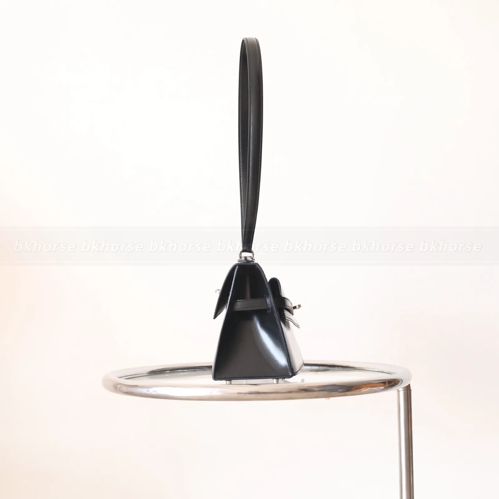 Kelly Desorde Black Box Calf Silver Hardware, Kelly series, Noir colorway, Box leather, phw hardware, detail view 2