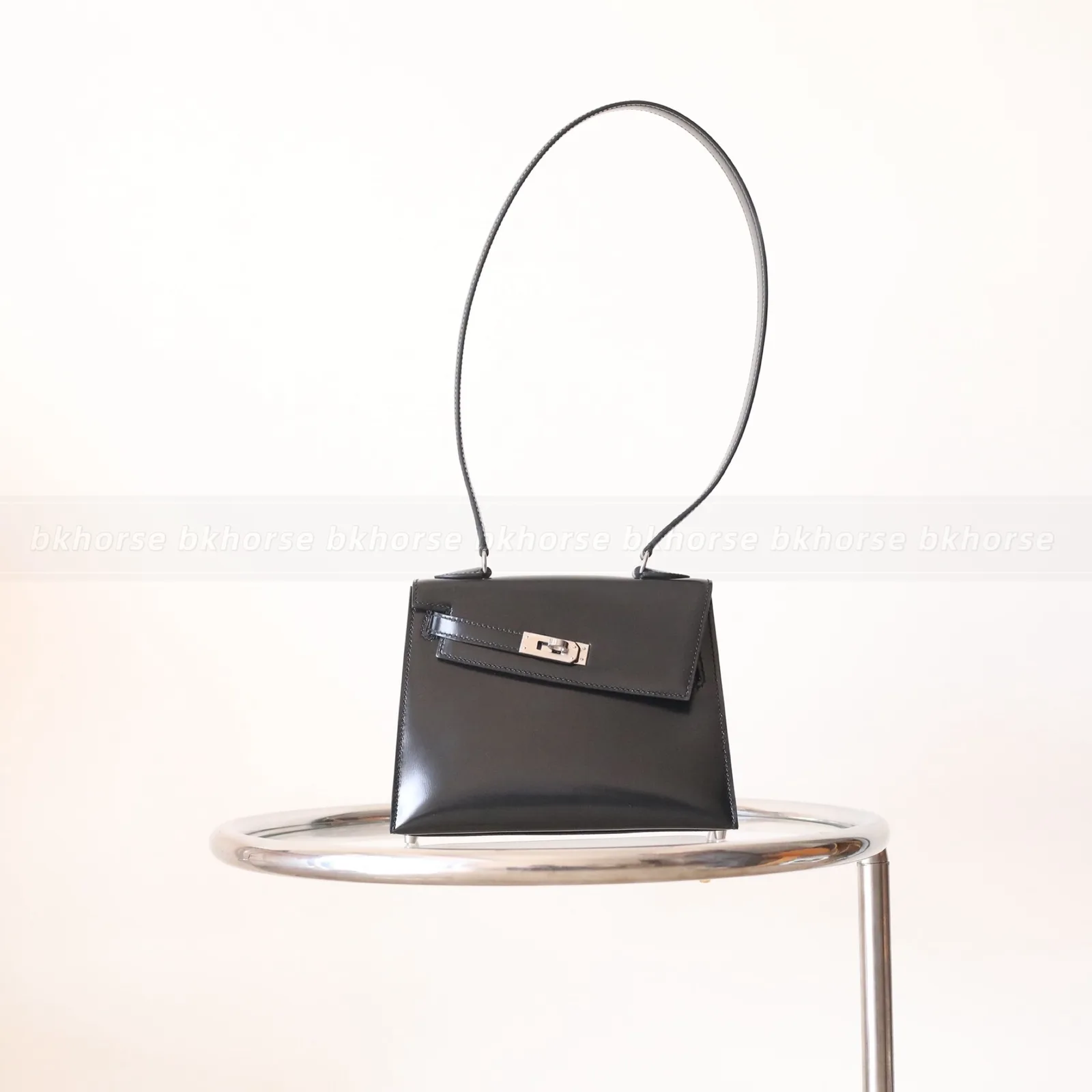 Kelly Desorde Black Box Calf Silver Hardware, Kelly series, Noir colorway, Box leather, phw hardware, detail view 3