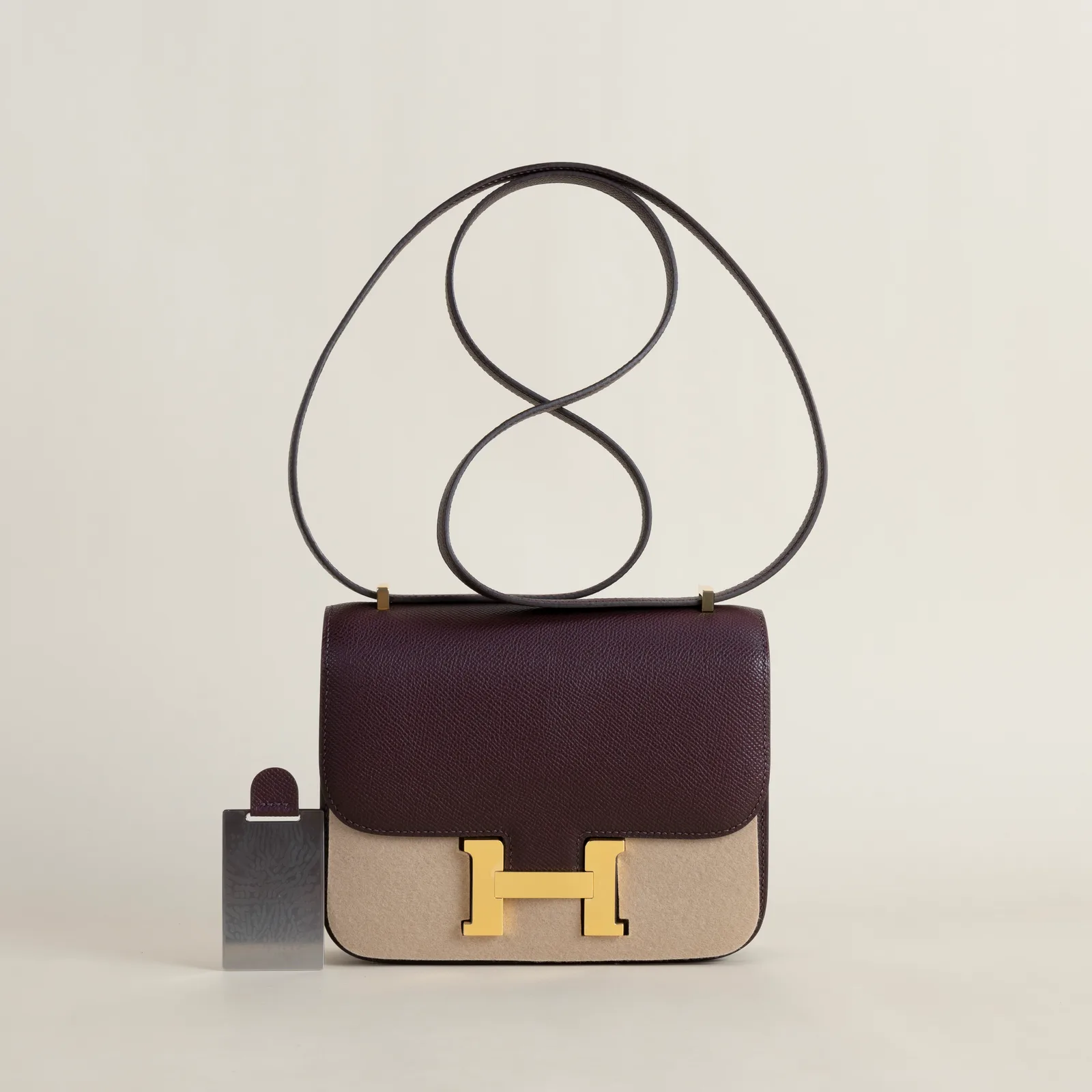 Constance 18CM Epsom 0G Rouge sellier GHW, Constance series, 0G Rouge sellier colorway, Epsom leather, Gold hardware, 18CM size, hero image