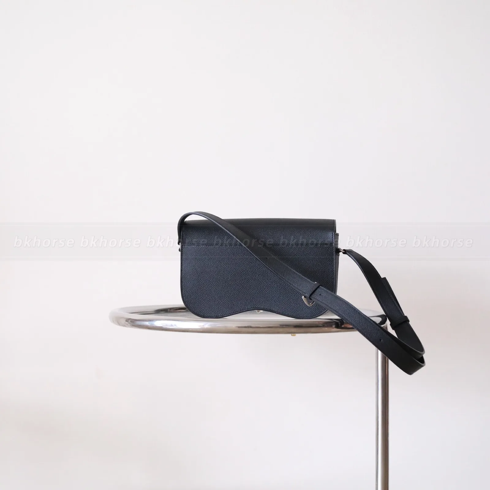 Della Cavalleri Elan 22 Black Epsom Silver Hardware, Other series, Noir colorway, Epsom leather, phw hardware, detail view 3