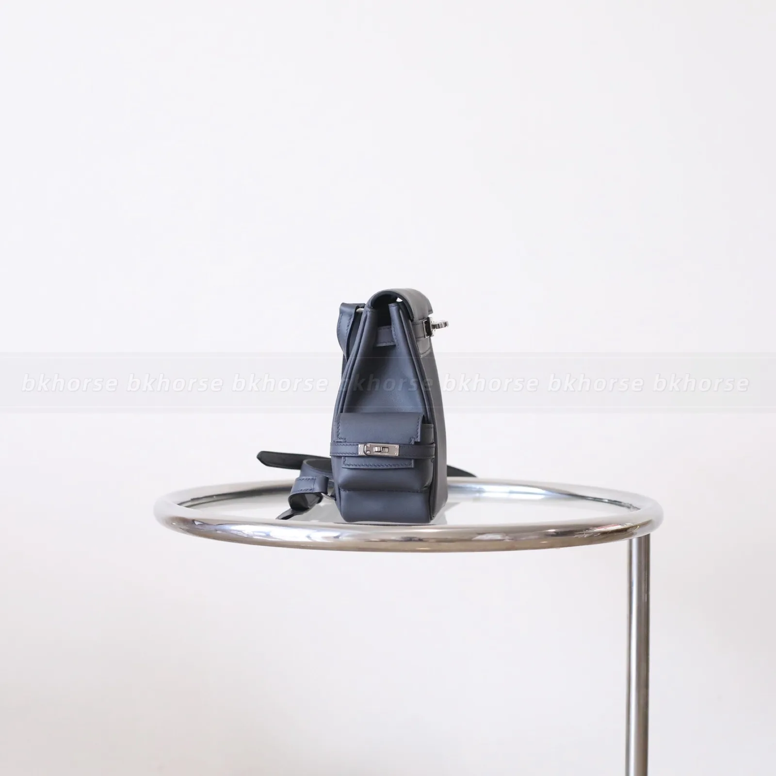 Kelly Jump Gris Misty Swift Silver Hardware, Kelly series, Gris colorway, Swift leather, phw hardware, detail view 2