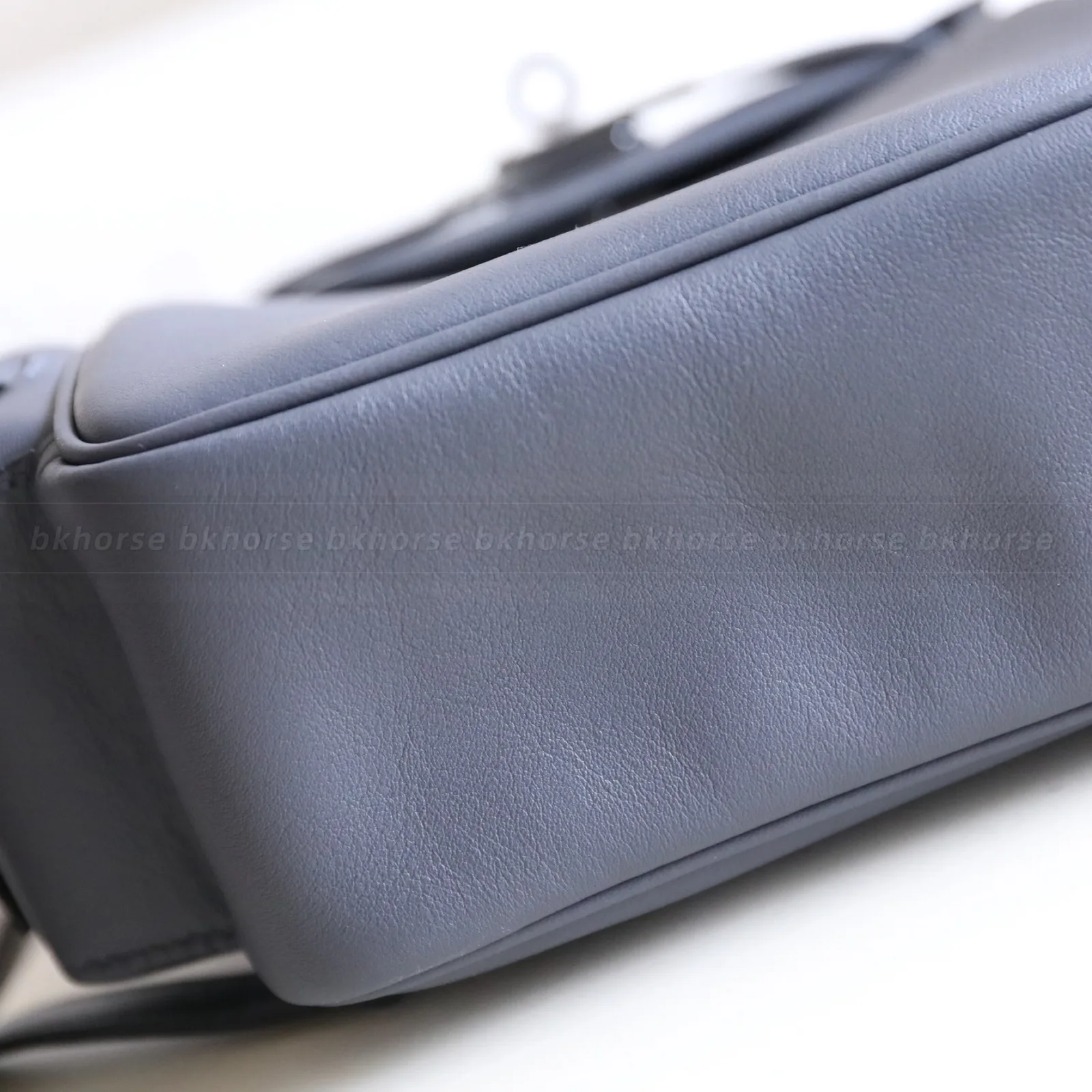 Kelly Jump Gris Misty Swift Silver Hardware, Kelly series, Gris colorway, Swift leather, phw hardware, detail view 6