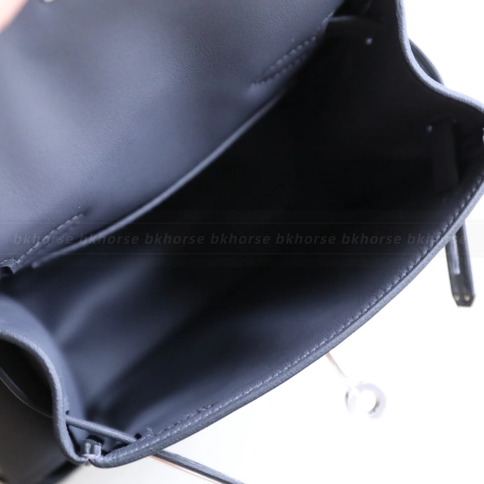 Kelly Jump Gris Misty Swift Silver Hardware, Kelly series, Gris colorway, Swift leather, phw hardware, detail view 11