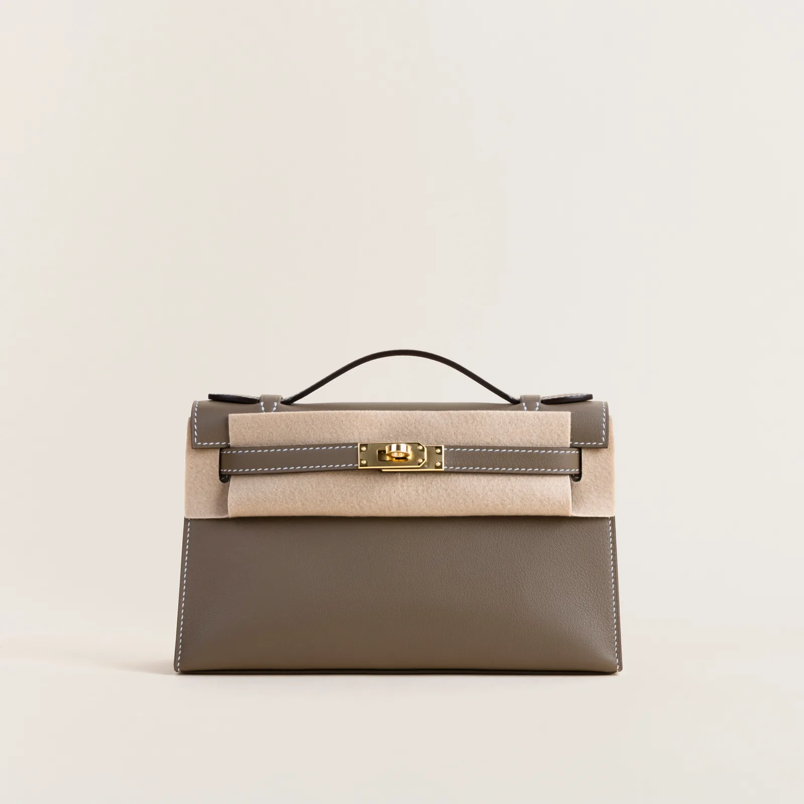 Kelly pochette Swift CC18 Etoupe GHW, Kelly series, pochette CC18 Etoupe colorway, Swift leather, Gold hardware, Kelly pochette Swift CC18 Etoupe GHW
