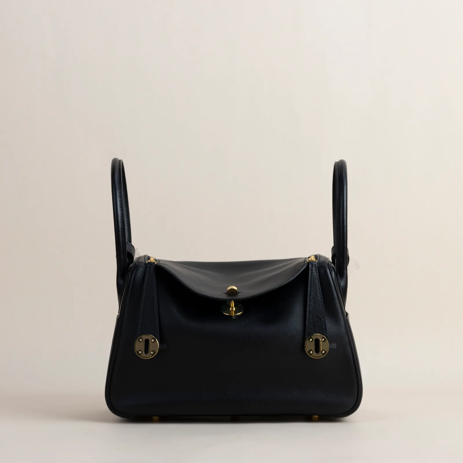 Lindy 26cm Swift leather CC89 Nior/0F Bleu Frida GHW, Lindy series, leather CC89 Nior/0F Bleu Frida colorway, Swift leather, Gold hardware, 26cm size,
