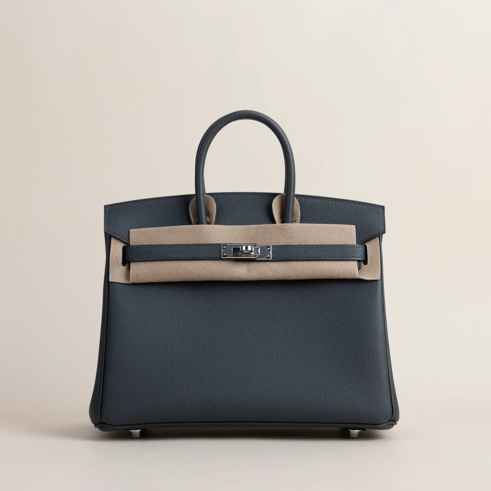 Birkin 25cm Togo H0 Gris misty PHW, Birkin series, H0 Gris misty colorway, Togo leather, Silver hardware, 25cm size, hero image