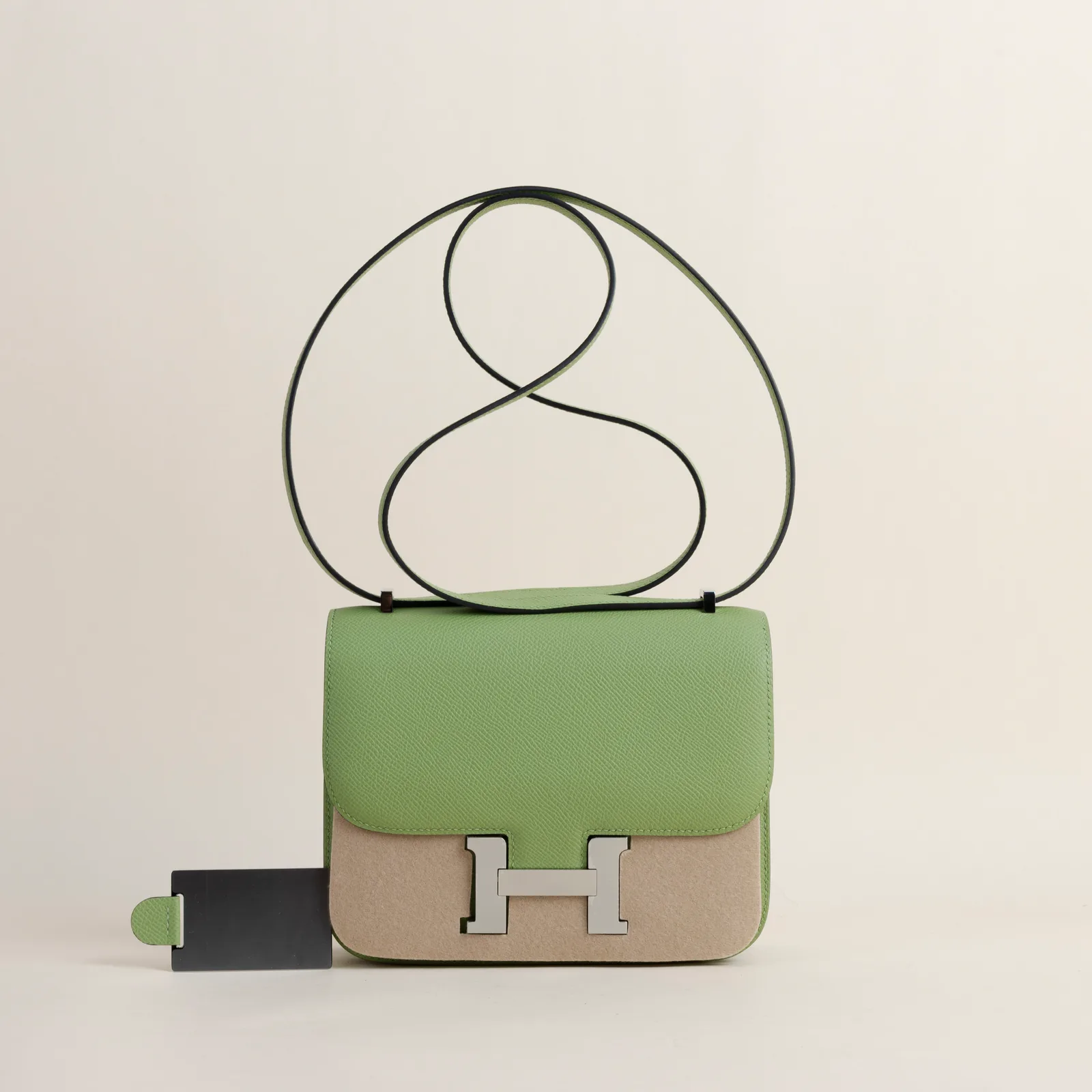 Constance 18CM Epsom 3i Vert criquet PHW, Constance series, 3i Vert criquet colorway, Epsom leather, Silver hardware, 18CM size, hero image
