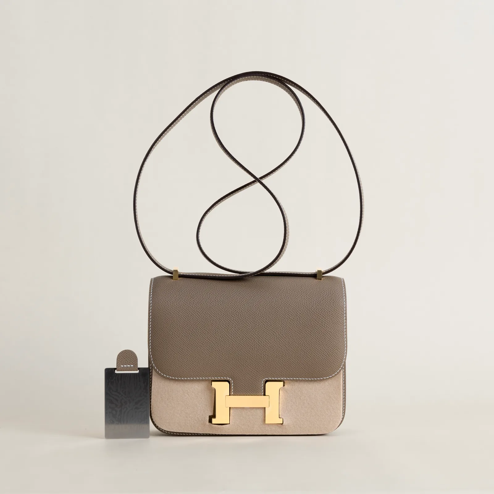 Constance 18CM Epsom 18 Etoupe GHW, Constance series, 18 Etoupe colorway, Epsom leather, Gold hardware, 18CM size, hero image