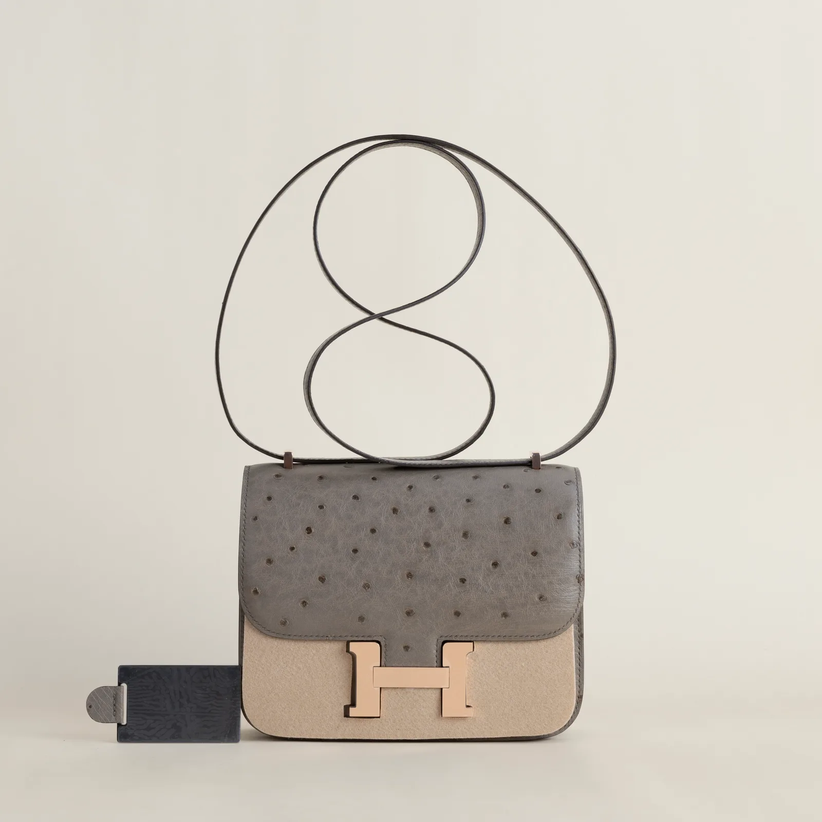 Constance 18CM Ostrich M8 Gris Asphalte RGHW, Constance series, Ostrich M8 Gris Asphalte colorway, Ostrich leather, Rose Gold hardware, 18CM size